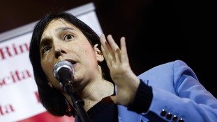 Il doppio turno alle primarie Pd: il trucco per votare finché non vince Schlein