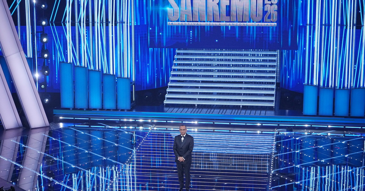 La serata finale di Sanremo. Il messaggio di Conti sulla guerra, Clerici De Martino nel 2027 La serata finale di Sanremo. Il messaggio di Conti sulla guerra, Clerici De Martino nel 2027