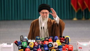 Iran, folgorato dell'Islam radicale a 13 anni ma leggeva Tolstoj. Ecco chi era Ali Khamenei