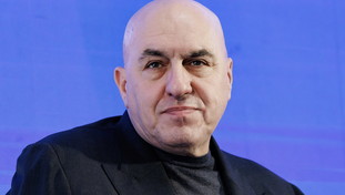 Crosetto rientra in Italia con un volo militare: “Da sinistra polemiche basse e vergognose”