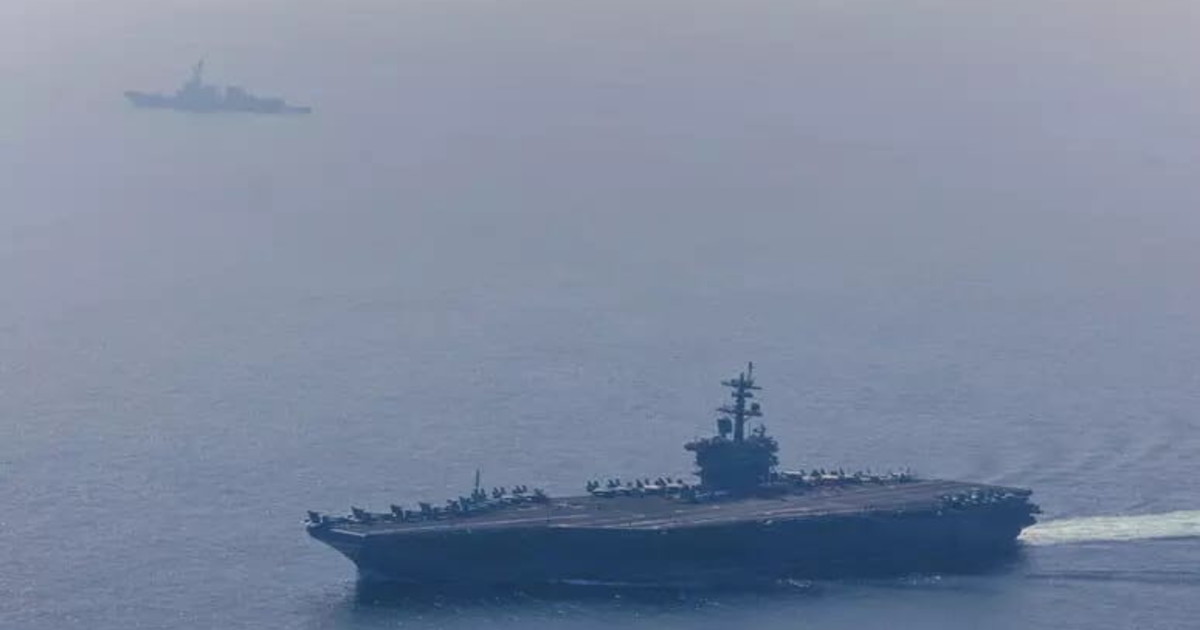 Iran, missili contro la portaerei americana. Incendio alla base navale di Abu Dhabi