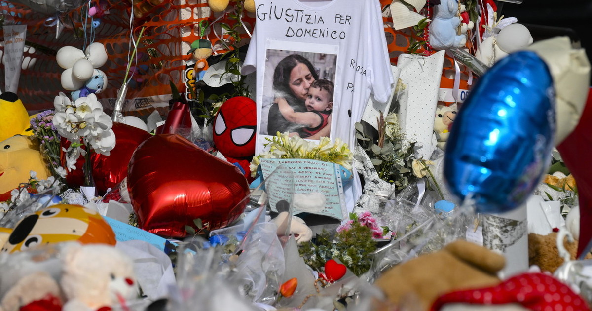 Caso Domenico, al via l'autopsia. Domani i funerali