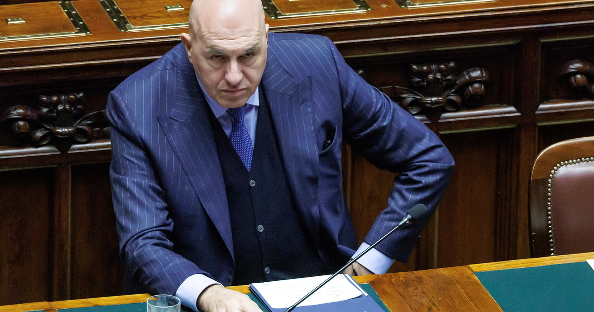 "Italia in aiuto nel Golfo persico? Valutiamo". Cosa ha detto il ministro Crosetto...