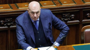 "Italia in aiuto nel Golfo persico? Valutiamo". Cosa ha detto Crosetto...