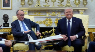 Trump incontra Merz a Washington: "Allineati". Stoccata a Sanchez...