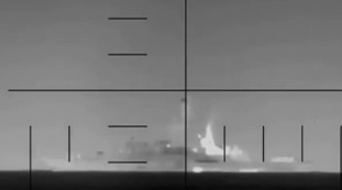 Il siluramento in diretta della nave iraniana: GUARDA