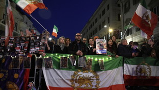 Dentro l'ambasciata iraniana a Roma per il “libro delle condoglianze”