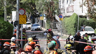 La guerra si allarga. Raid israeliani su Beirut, missili di Teheran su Tel Aviv