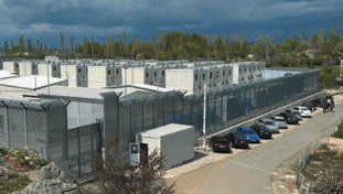 Giustizia e migranti, il trucco dell'asilo per liberare pure gli stupratori