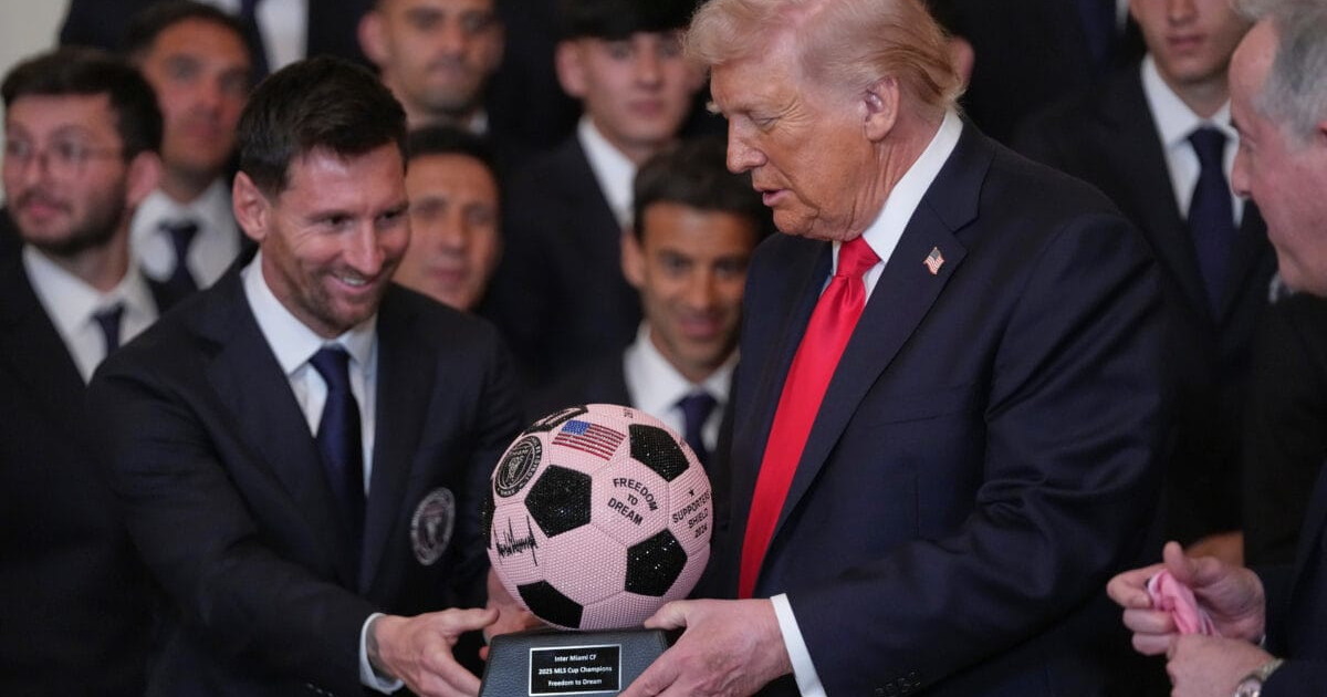 Lionel Messi censurato sul web per aver incontrato Donald Trump