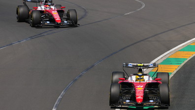 Russell in pole in Australia: prima fila tutta Mercedes. Come è andata per le Ferrari