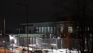 Oslo, bomba contro l'ambasciata americana: gli esiti dell'attacco. È caccia all'uomo