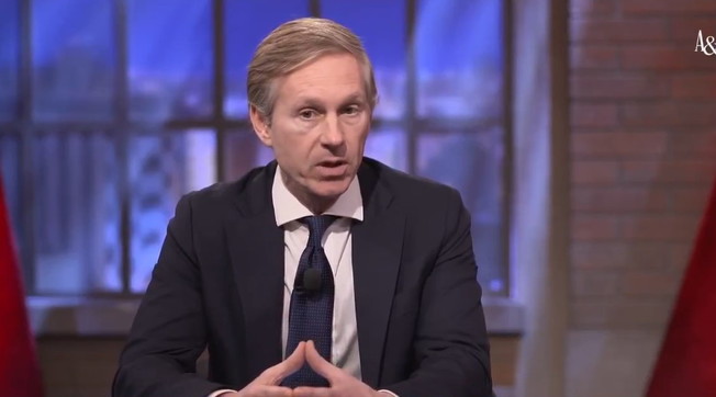 L'attacco choc di Orsini a Meloni e al governo. Crosetto: Basta, superato il limite