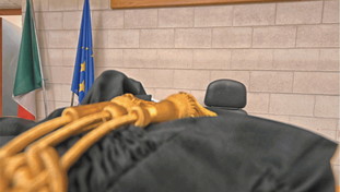 I magistrati "dimenticano" in cella gli imputati da scarcerare