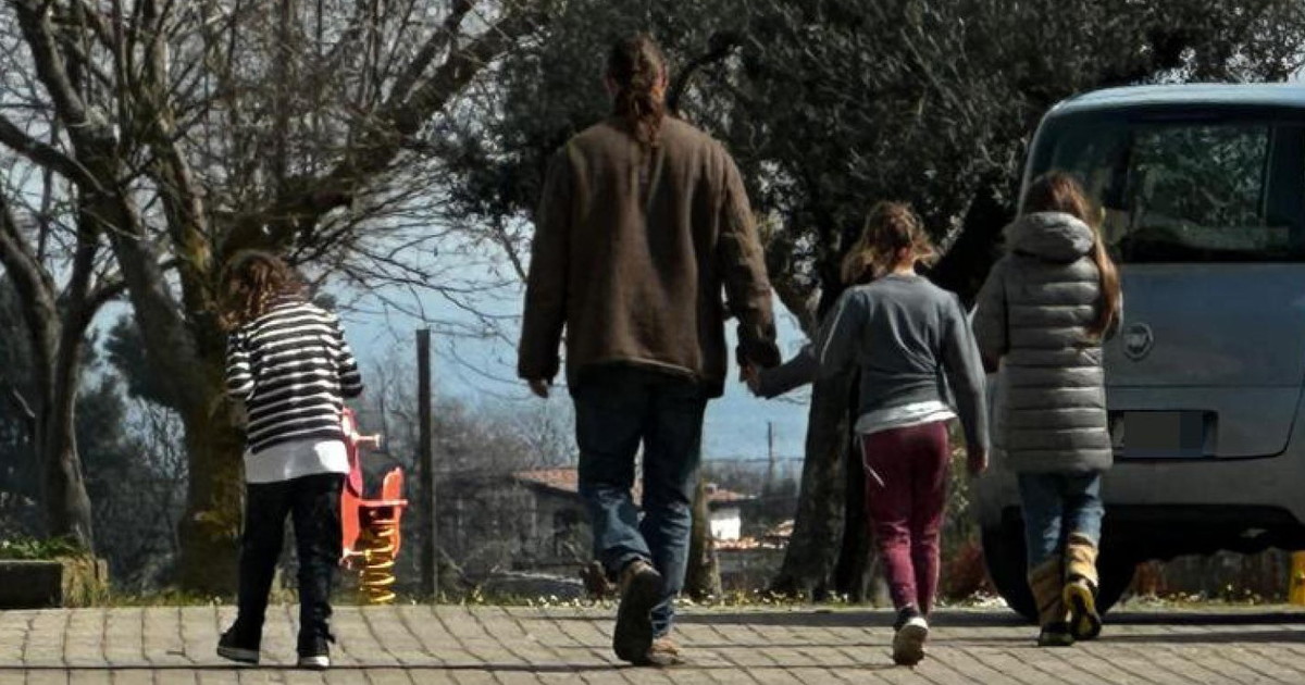 "Evitare ulteriori traumi", mossa contro la separazione dei bimbi del bosco