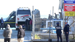 Il maniaco del treno e i predatori sessuali. Tutti liberati dai Cpr e tornati a delinquere