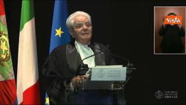 Mattarella: Con social e AI tutto cambia, rimettere al centro la persona