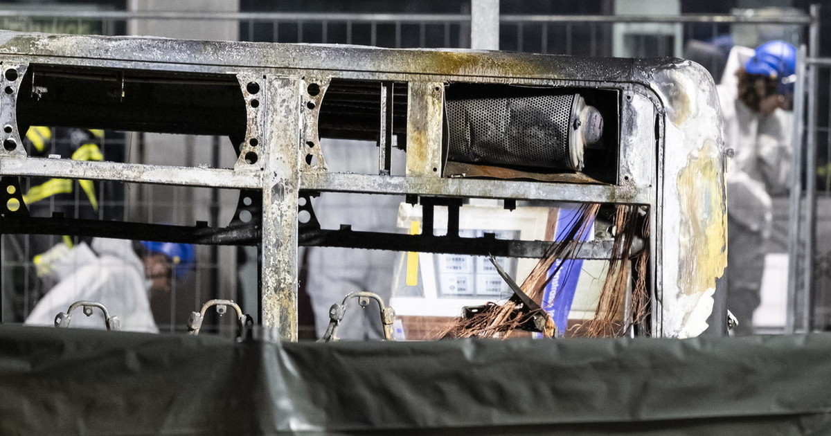 Svizzera, si dà fuoco sul bus: sei morti. "Atto volontario" e ipotesi terrorismo