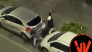 La guerriglia dei latinos, le gang si sfidano all'Appio: le immagini | <span style=color: rgb(153, 0, 0);>VIDEO</span>