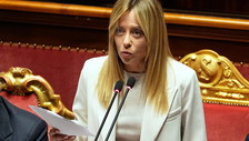 Meloni in Parlamento: “L'Italia non entra in guerra, nessuna richiesta sulle basi e nessuna complicità”