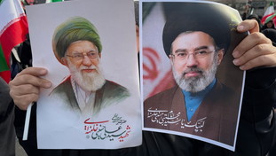 L'Iran conferma: Khamenei jr è ferito, ma sta bene. Versioni contrastanti sulle ferite