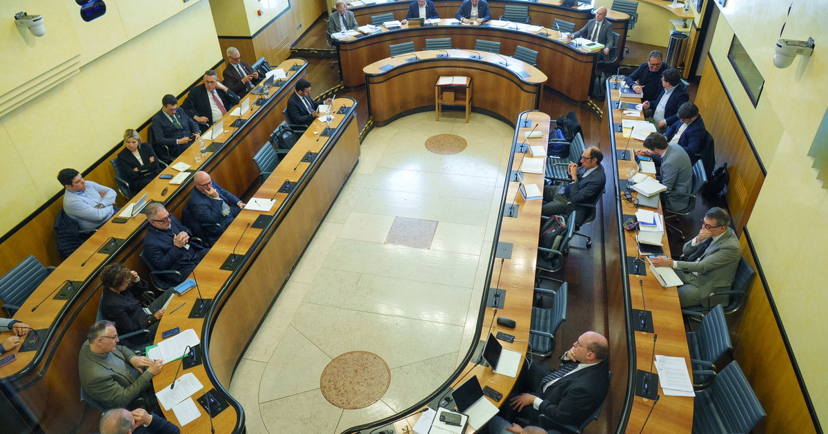 comunicato stampa prima commissione via libera per l aula al defr 2026 28 e alla nota aggiornamento da Iltempo.it comunicato stampa prima commissione via libera per l aula al defr 2026 28 e alla nota aggiornamento