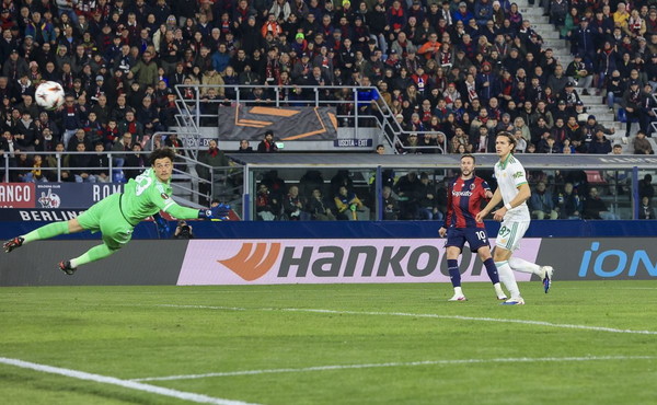 Pellegrini risponde a Bernardeschi, Bologna-Roma 1-1