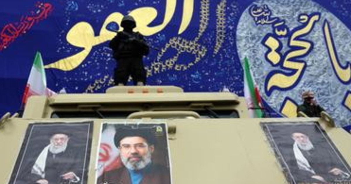 Iran, fuoco nel Golfo e minacce ai dissidenti: "Ritorsioni devastanti in caso di proteste"