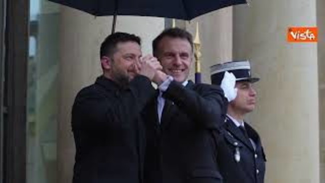 Macron riceve il Presidente ucraino Zelensky all'Eliseo
