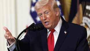 Trump: Chi prende petrolio in Iran mandi navi da guerra per liberare lo Stretto di Hormuz