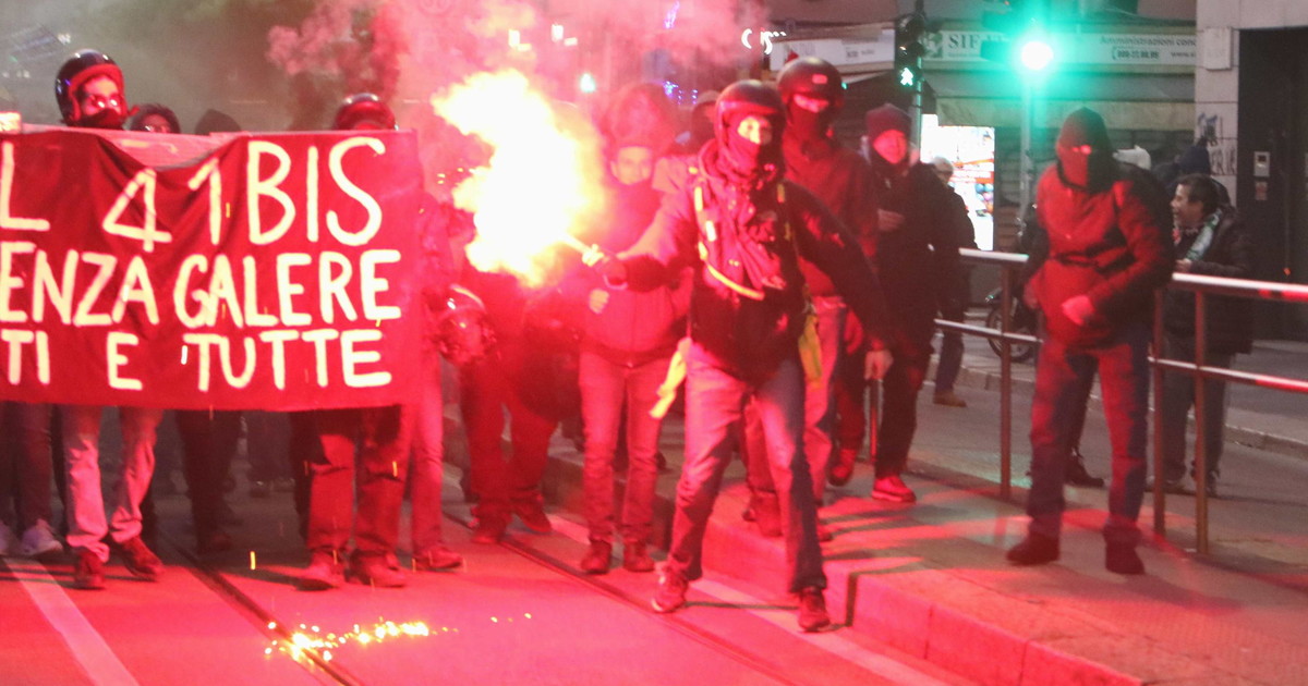 Ecco la mappa degli anarchici: le saldature con l'islamismo e le reti estere