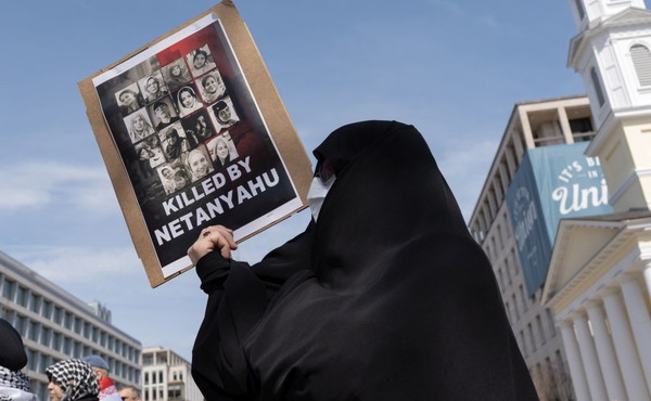 Iran, Pasdaran “Daremo la caccia a Netanyahu e lo uccideremo”