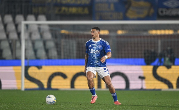 Il Como ribalta la Roma, vince 2-1 e vola da solo al quarto posto