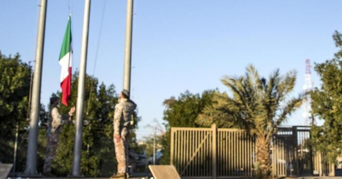 Iran, colpita base italiana in Kuwait. Crosetto e Tajani: "Non ci faremo intimidire"