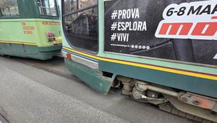 Prenestina, scontro tra due tram: 10 passeggeri feriti. Aperta inchiesta