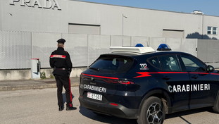 Furto nello stabilimento Prada, rubate scarpe per centinaia di migliaia di euro 