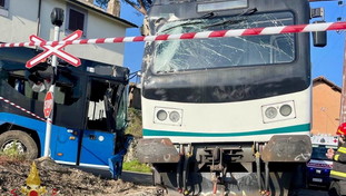 Treno contro un pullman di studenti: paura a Soriano nel Cimino