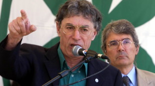 <span style= font-weight: bold;>Chi era il "capo" Umberto Bossi. Il Senat&ugrave;r che fond&ograve; la Lega</span>