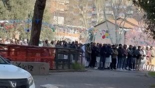 La piazza &egrave; una moschea a cielo aperto. La prova della sottomissione  | <span style=color: rgb(153, 0, 0);>VIDEO</span>