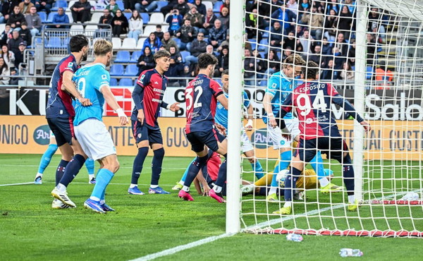 Basta McTominay, il Napoli vince di misura a Cagliari