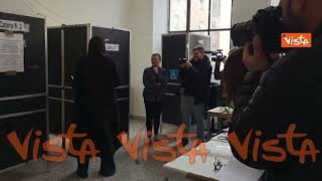 Elly Schlein vota per il Referendum sulla giustizia Elly Schlein vota per il Referendum sulla giustizia