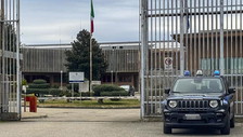 Dentista dei vip arrestato: ha provato a portare in carcere un etto di hashish