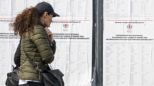 Referendum, alle 19 l'affluenza è al 39 per cento. Quesito, voto e spoglio: cosa c'è da sapere