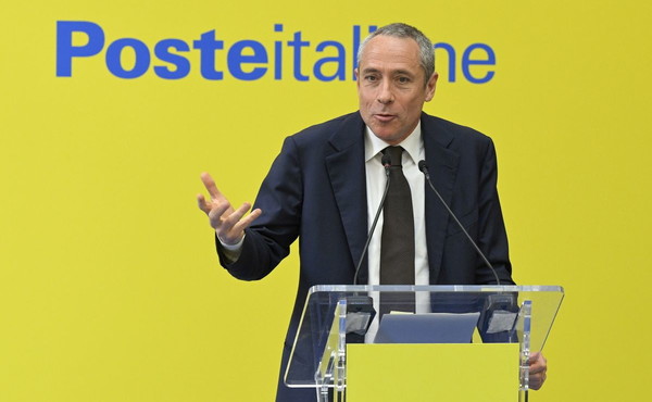 Poste Italiane lancia opas totalitaria su TIM