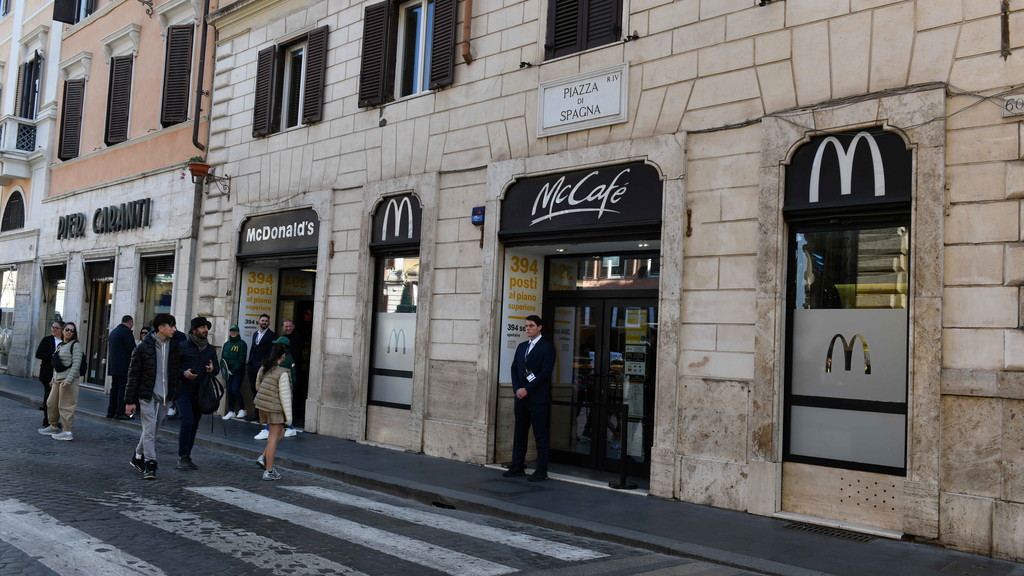 McDonald&rsquo;s festeggia quarant&rsquo;anni in Italia | <span style=color: rgb(153, 0, 0);>FOTO</span>