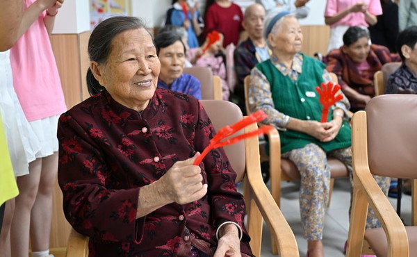 Cina, oltre un milione di anziani beneficiano di sussidi per l'assistenza