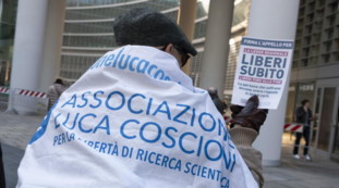 Libera adesso è libera. Il primo suicidio assistito con comando oculare
