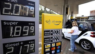 Iran, l'avvertimento della Shell: Se la guerra continua carenza carburanti già entro aprile