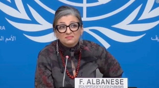 Albanese alle strette, balbetta davanti alle domande dei giornalisti...