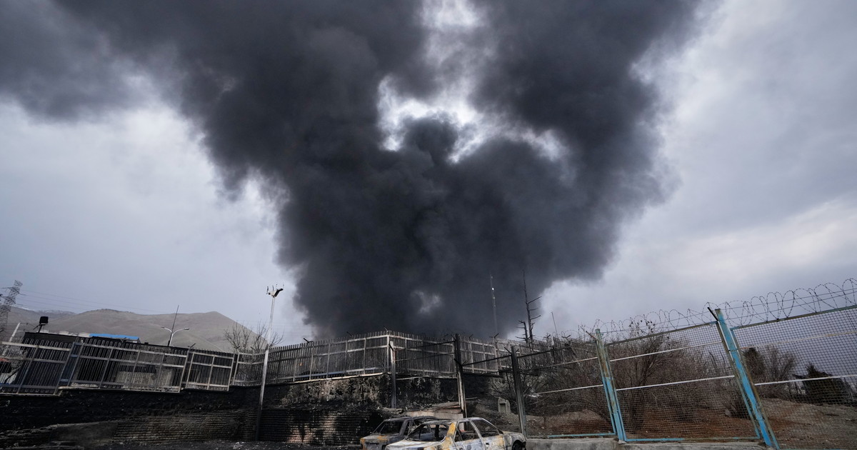 Bombe sull'uranio e diplomazia nel vuoto: Israele colpisce Yazd mentre gli Usa aspettano risposte